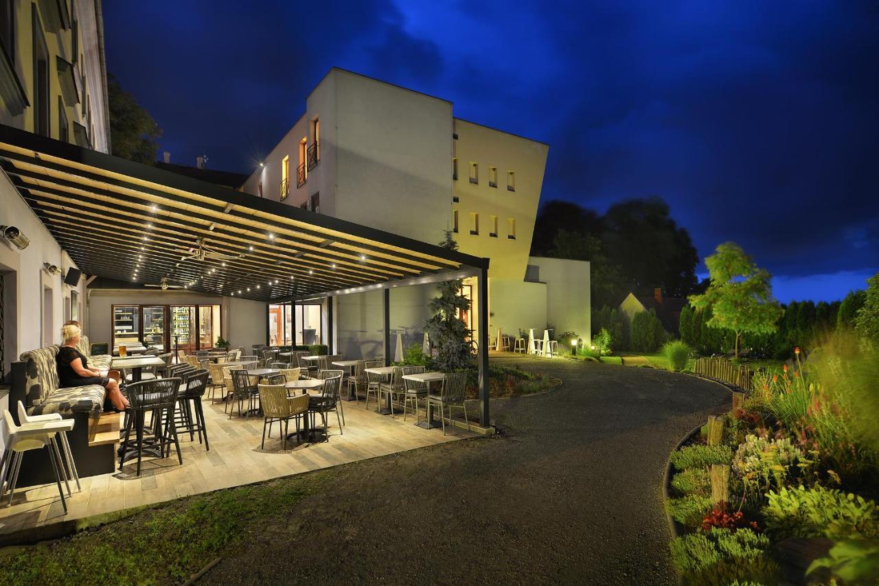 Chateau Loucen Garden Retreat エクステリア 写真