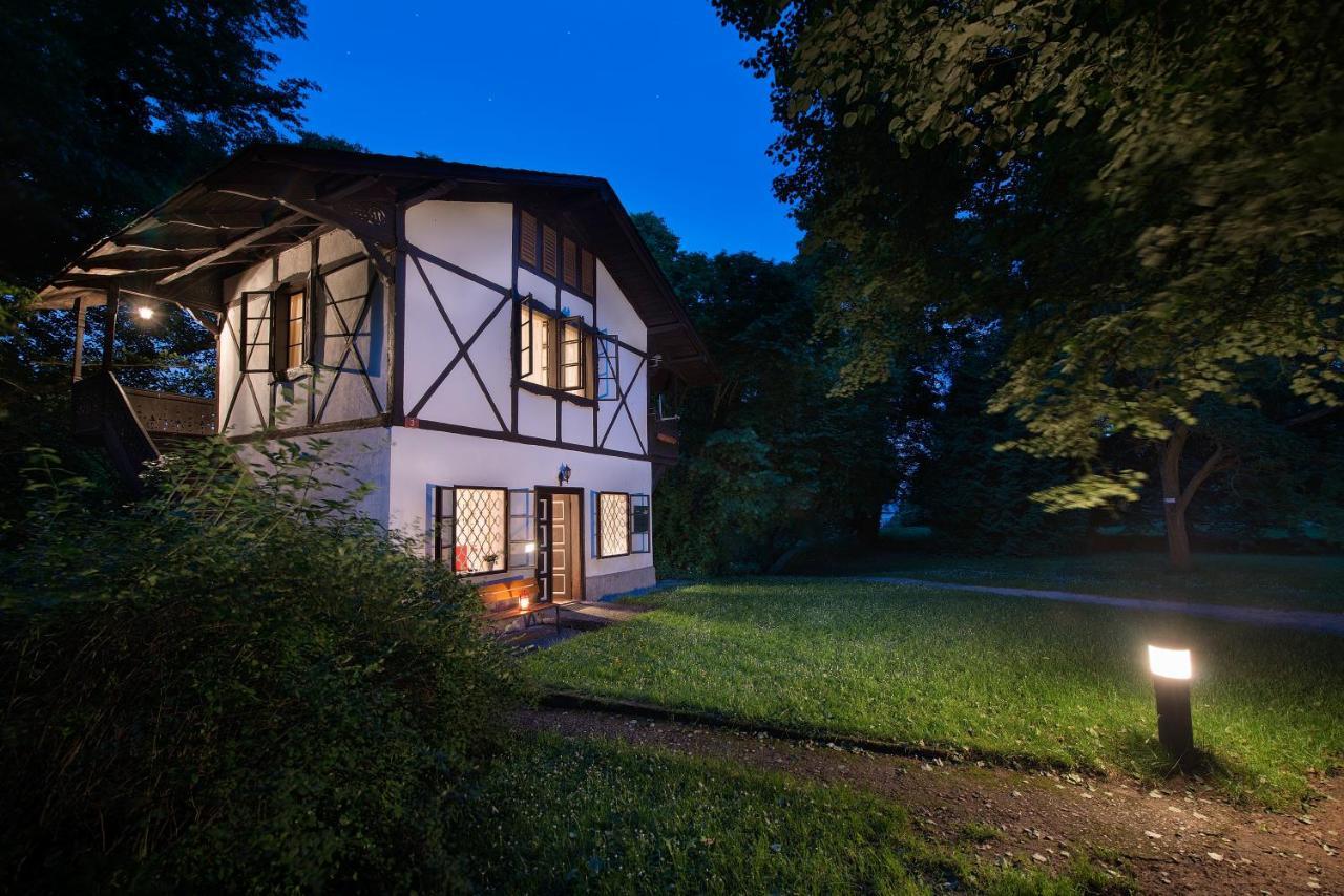Chateau Loucen Garden Retreat エクステリア 写真