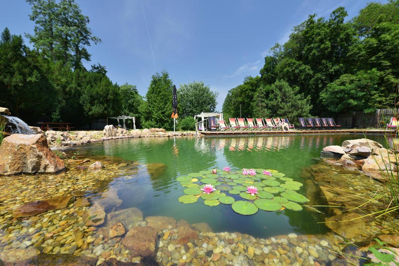 Chateau Loucen Garden Retreat エクステリア 写真