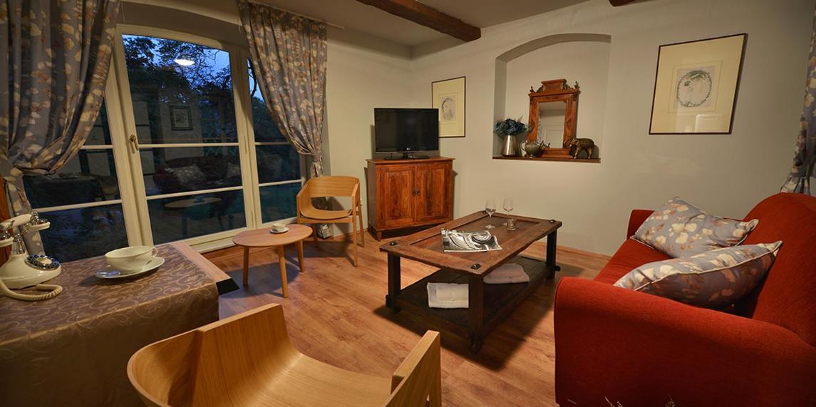 Chateau Loucen Garden Retreat エクステリア 写真