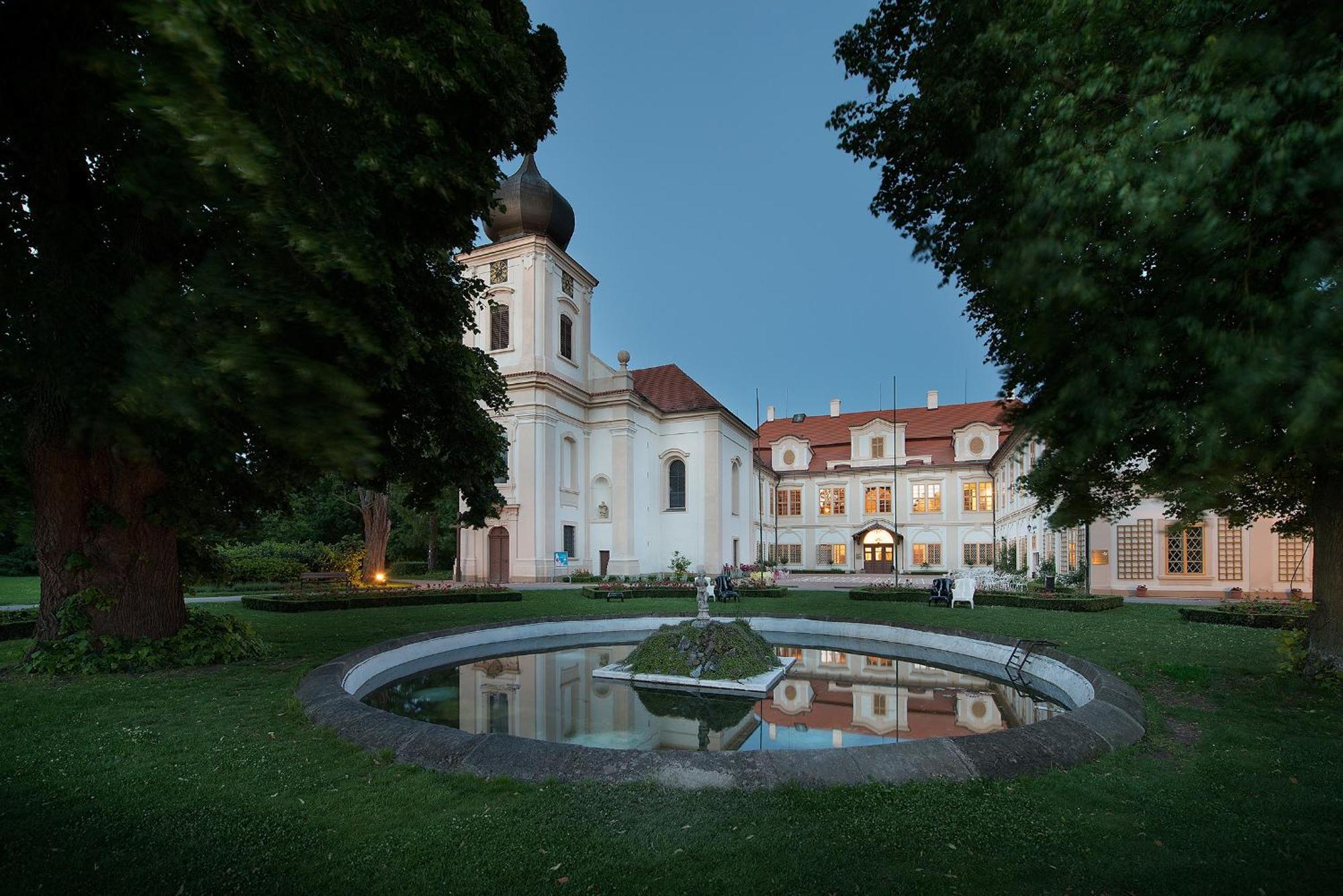 Chateau Loucen Garden Retreat エクステリア 写真