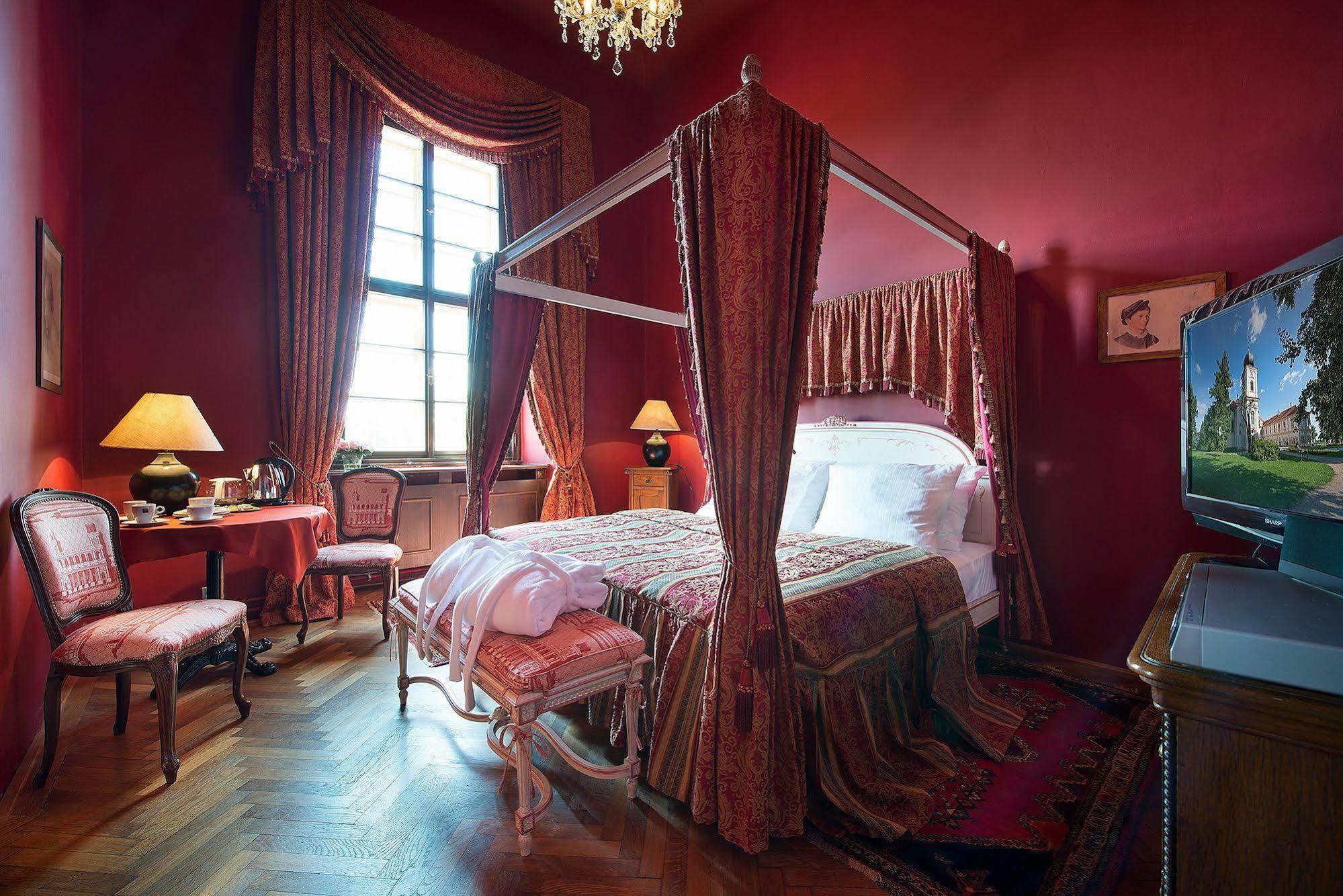 Chateau Loucen Garden Retreat エクステリア 写真