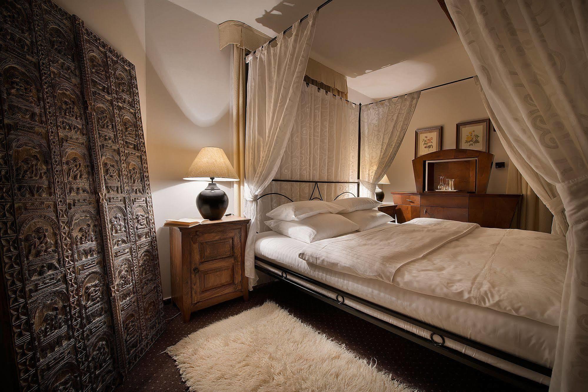 Chateau Loucen Garden Retreat エクステリア 写真