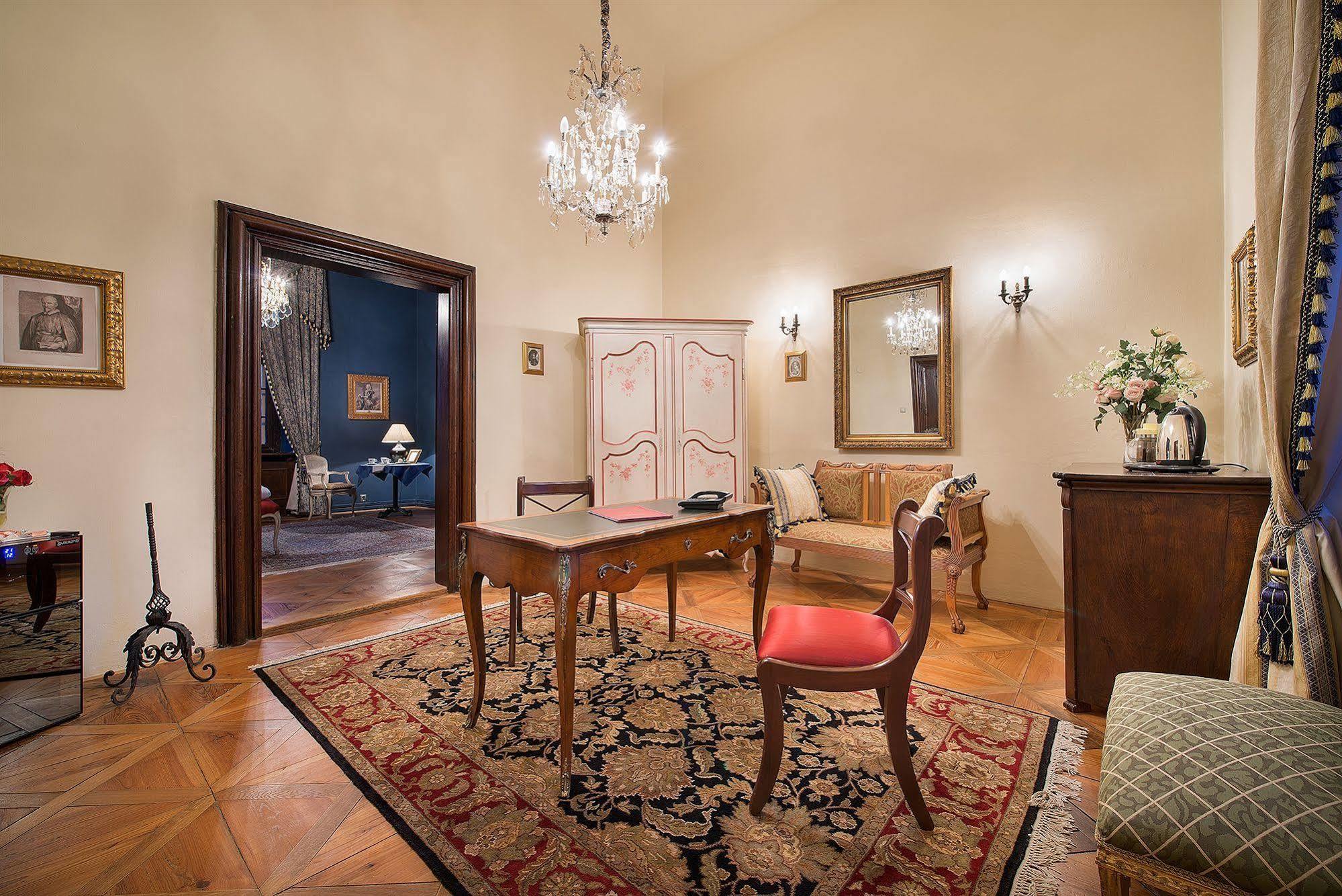 Chateau Loucen Garden Retreat エクステリア 写真