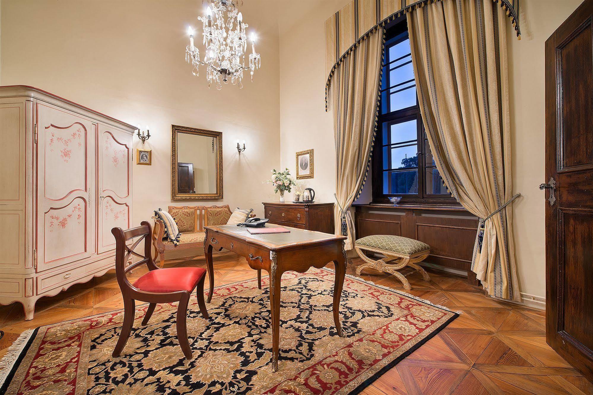 Chateau Loucen Garden Retreat エクステリア 写真