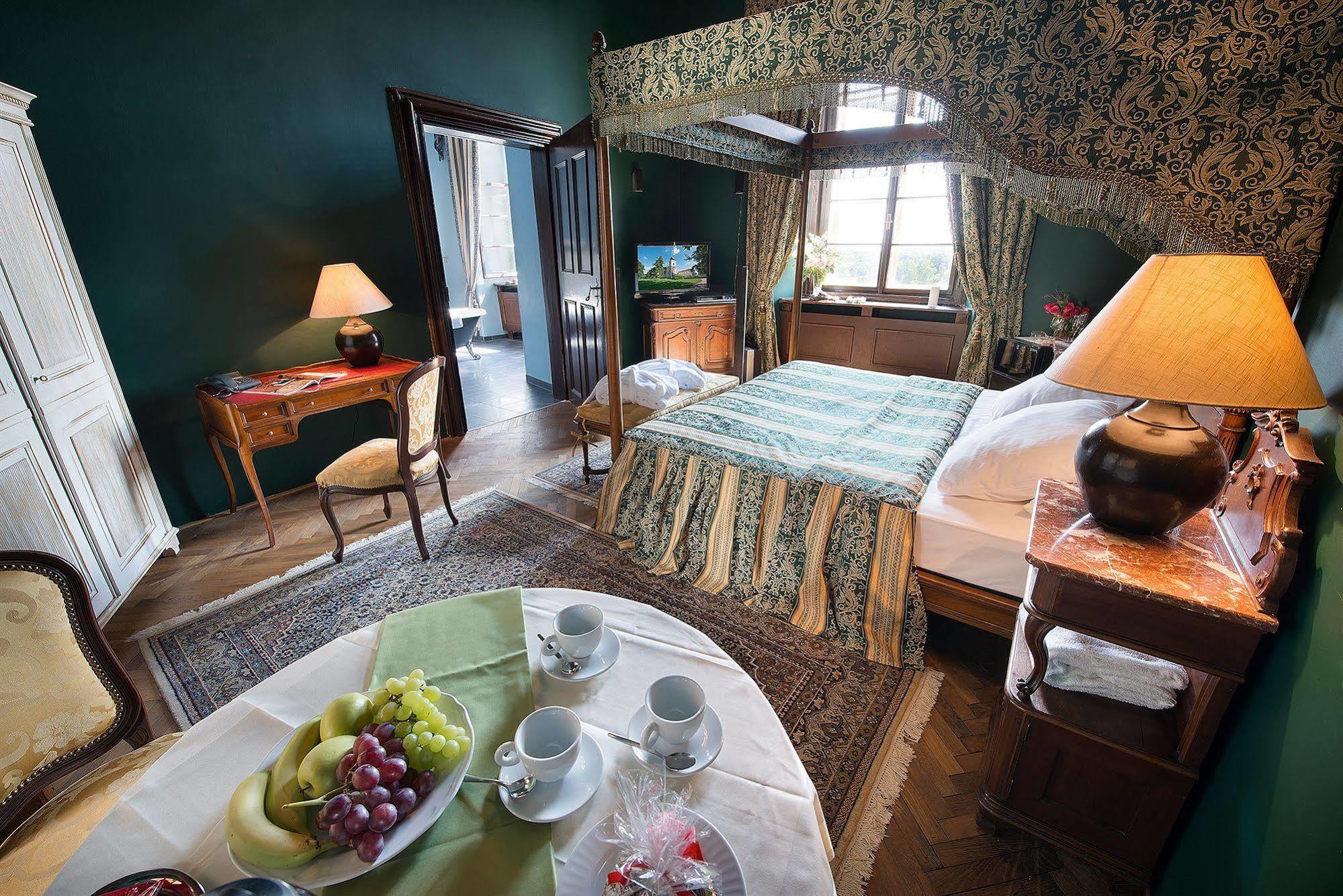 Chateau Loucen Garden Retreat エクステリア 写真